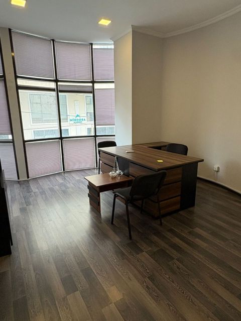 Nərimanovda, Təbriz Küçəsində "Estal" Binada 75 m² 3 Otaqlı Obyekt — Bakı
