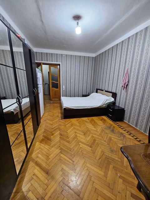 Satılır 3 otaqlı köhnə tikili 80 m² — Bakı