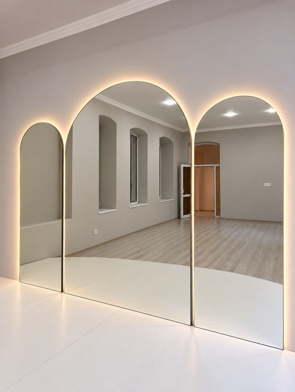 Güzgü Divar üçün, Oval — Aynalar, Bakı