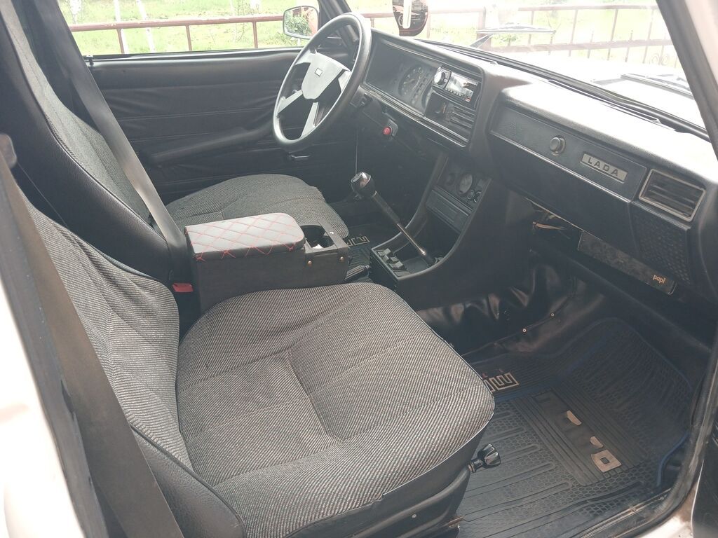 VAZ 2107, ağ rəng, sedan kuzov. Klassik arxa ötürücülü platforma və — Avtomobillər, Masallı (9)
