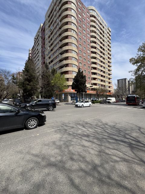 Satılır obyekt 37 m² — 329 000 ₼ · Bakı · Əmlak Satılır obyekt 37 m² — Bakı