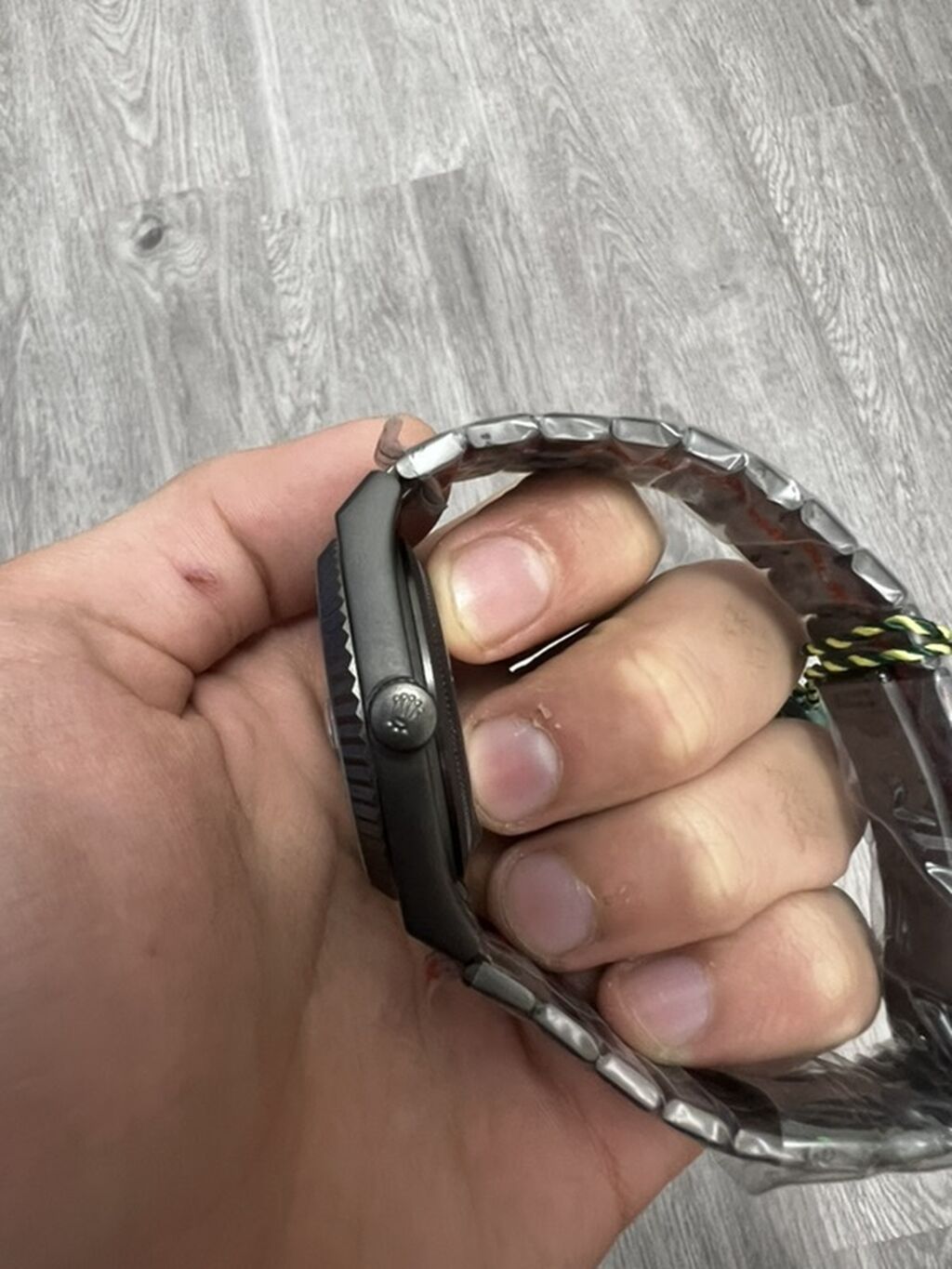 Qara rəngli metal qolbaqlı mexaniki qol saatı. Saatın siferblatı boz — Qol saatları, Pirəkəşkül (2)