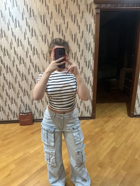 Geniş kəsimli yüngül göy rəngli cins kargo şalvar - Model — Sura