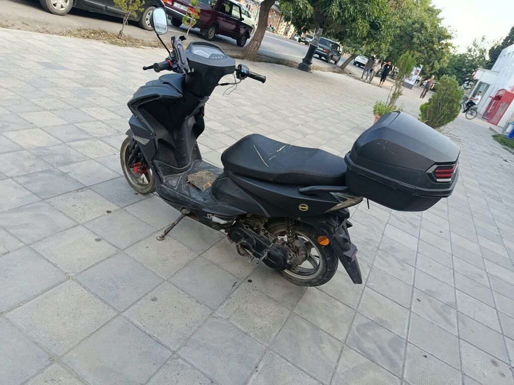 Şəhər içi sürüş üçün praktik skuter - Rəng: mat qara - Korpus — Mopedlər və skuterlər, Sabirabad (2)