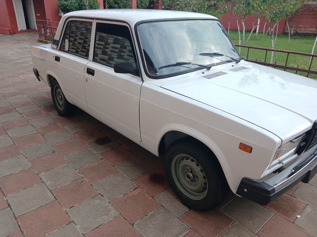 VAZ 2107, ağ rəng, sedan kuzov. Klassik arxa ötürücülü platforma və — Avtomobillər, Masallı (4)