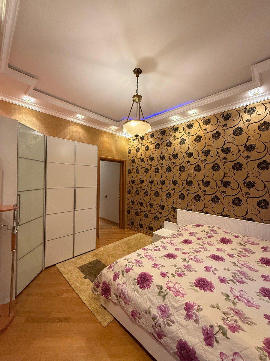 Satılır 4 otaqlı yeni tikili 200 m² — Mənzil, Bakı (8)