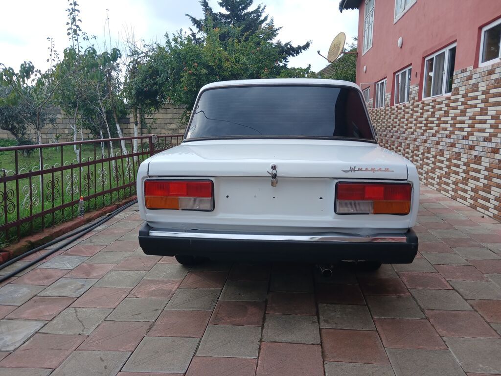 VAZ 2107, ağ rəng, sedan kuzov. Klassik arxa ötürücülü platforma və — Avtomobillər, Masallı (2)