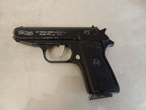 Walther PPK üslubunda metal gövdəli oyuncaq tapança qazla işləyən — Bakı