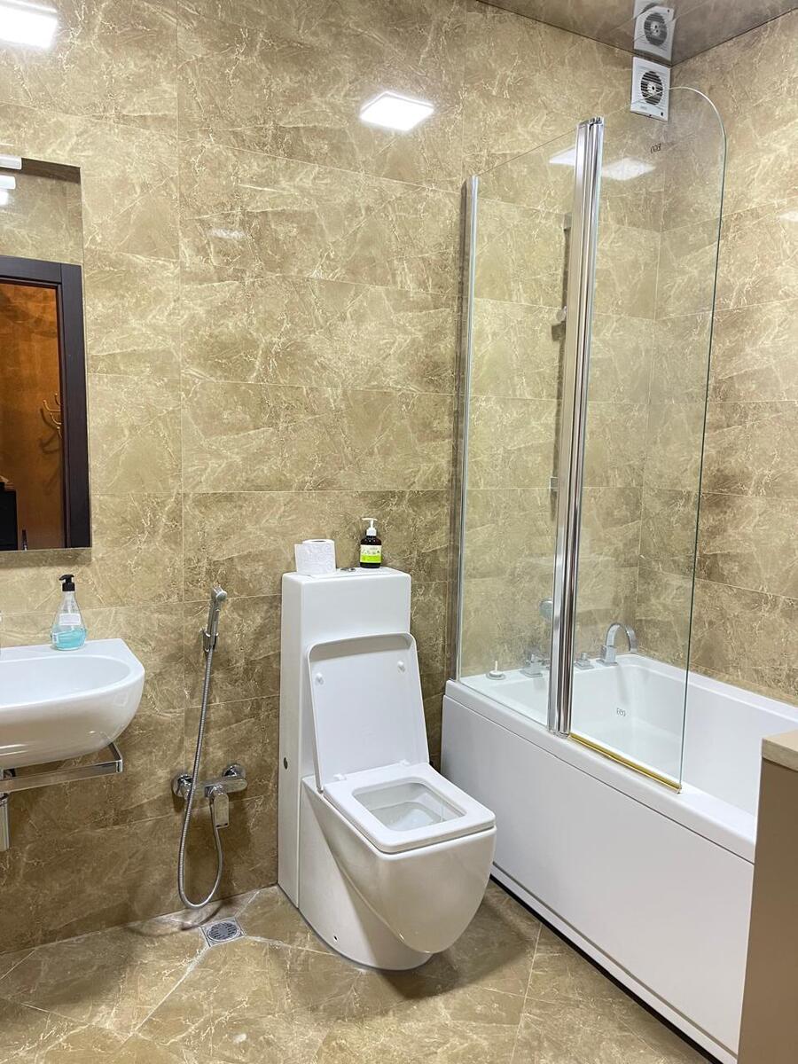 İcarəyə verilir 2 otaqlı yeni tikili 107 m² — Mənzil, Bakı (12)