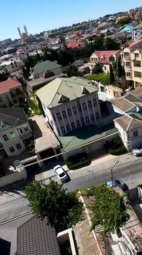 Satılır 12 otaqlı həyət evi/bağ evi 750 m² — Bakı