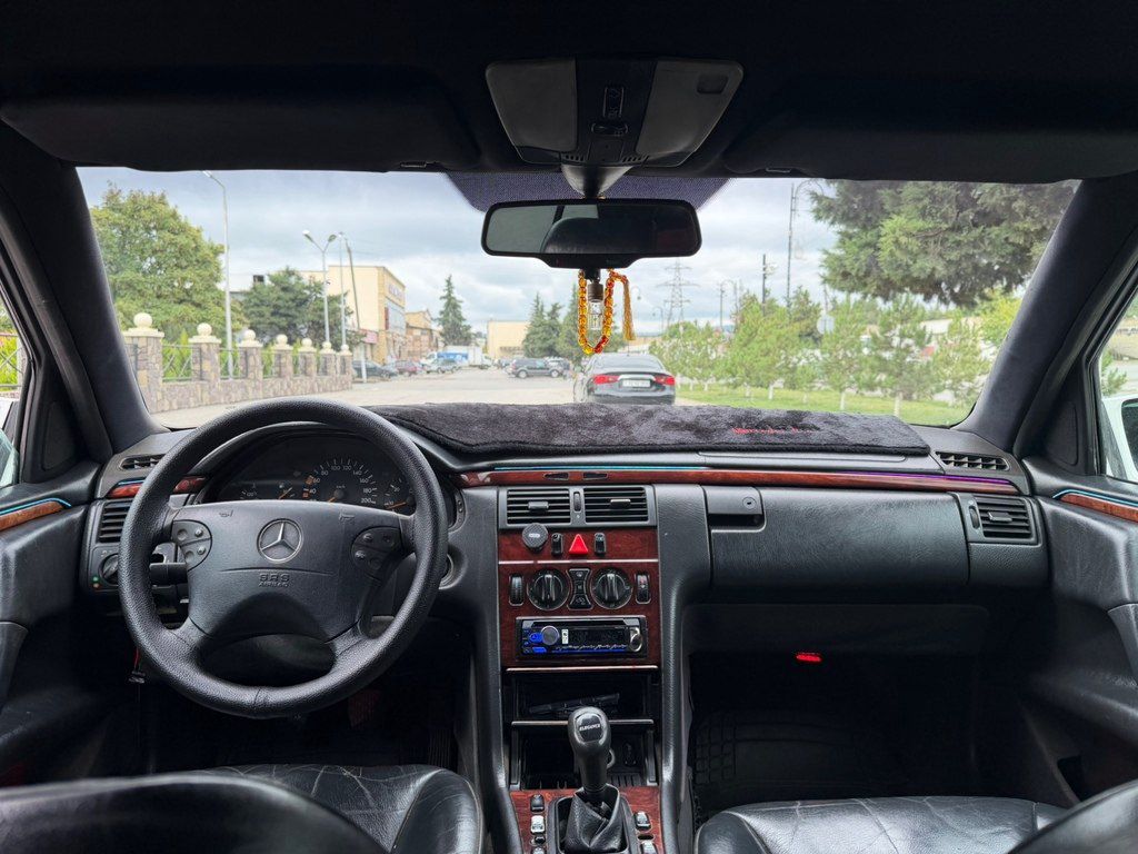 Mercedes E 220, 2.2 L, 1995 il, 500 000 km 10-LM-984 — Avtomobillər, Quba (7)
