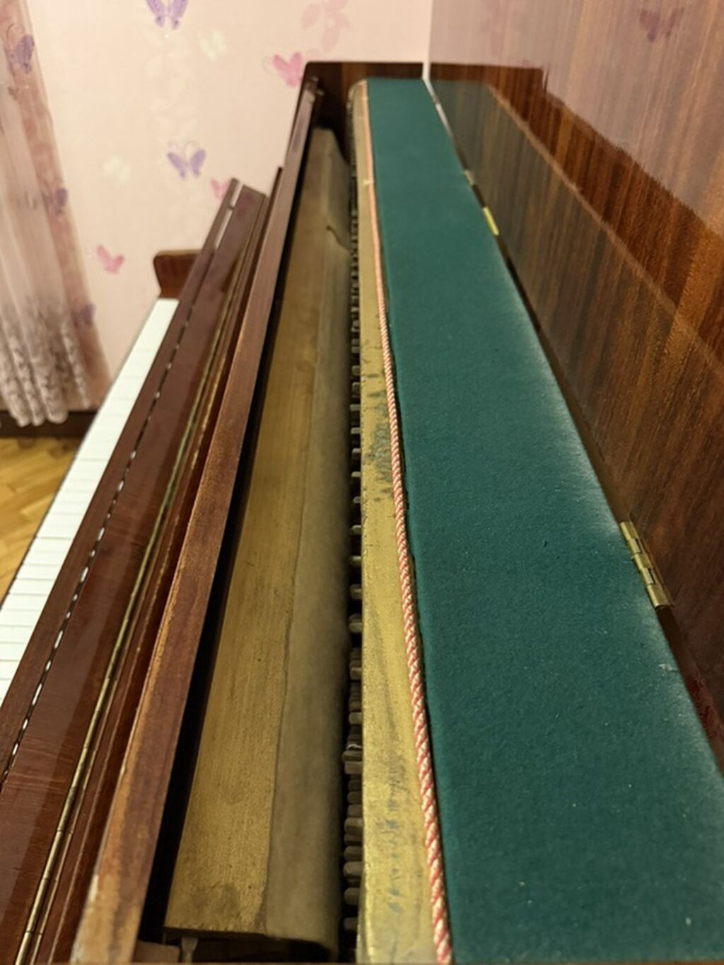 Upright royal pianino - Korpus: parlaq cilalı, tünd taxta teksturalı — Pianino və digər klaviş alətləri, Bakı (3)