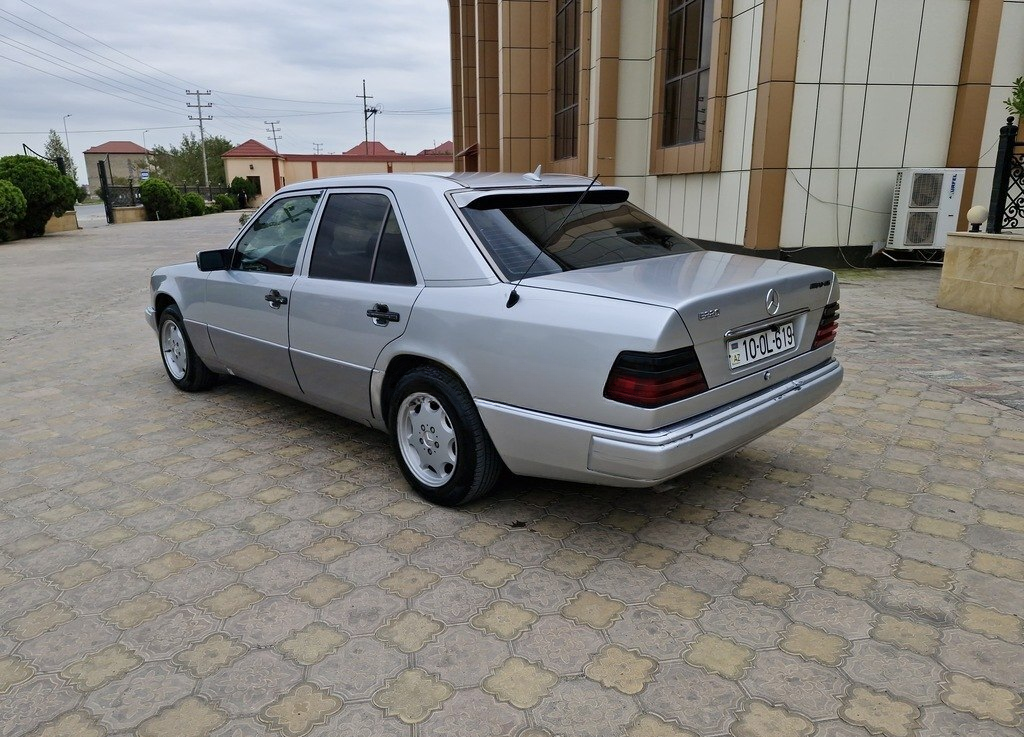 Mercedes E 220, 1993 il, 380000 km, 2.2 L 10-OL-619 — Avtomobillər, Bakı (12)