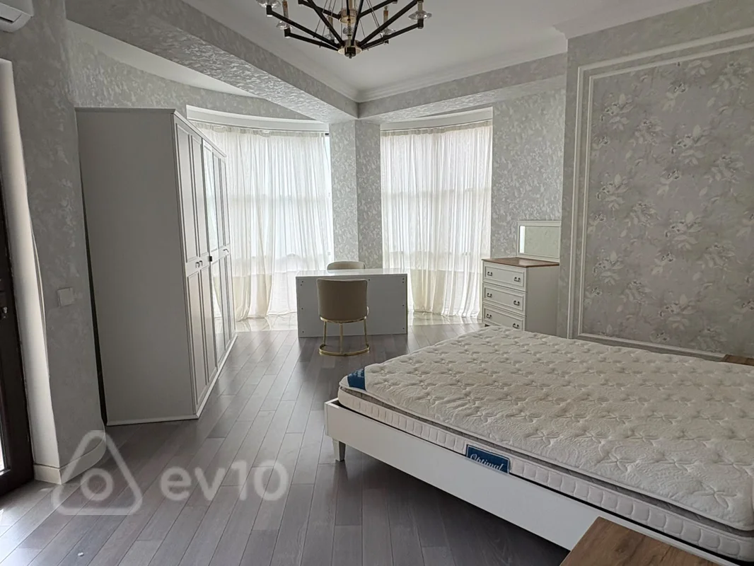 5 otaqlı mənzil, 218 m², Təbriz küçəsi — kirayə — Mənzil, Bakı (6)