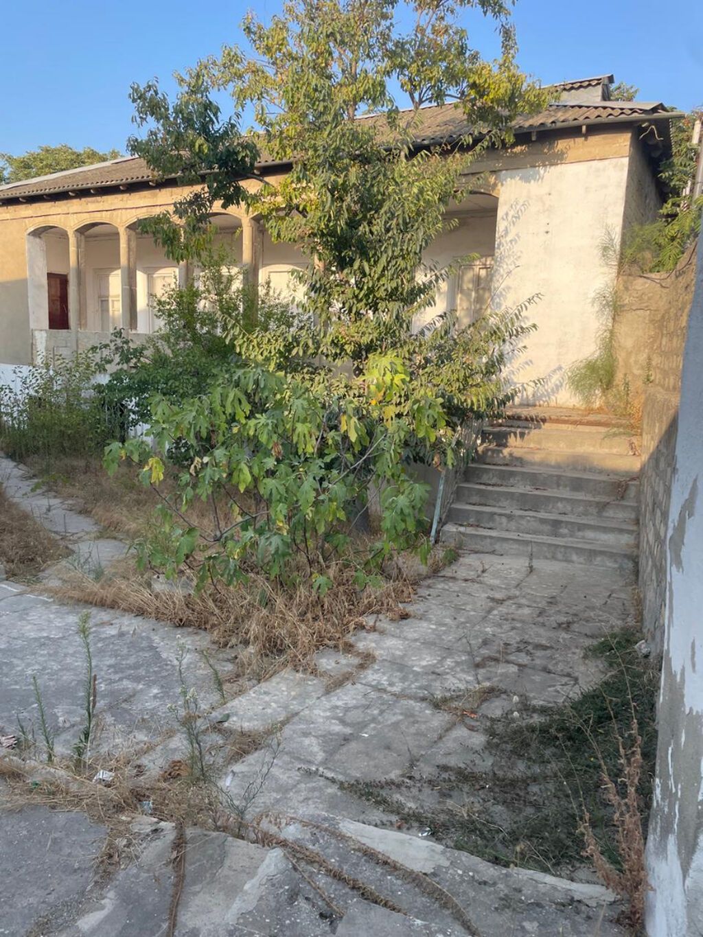 2 eded 2 mertebeli ev bir heyetde satílír Nardaranda asfalta 50 metr — Ev, villa, Bakı