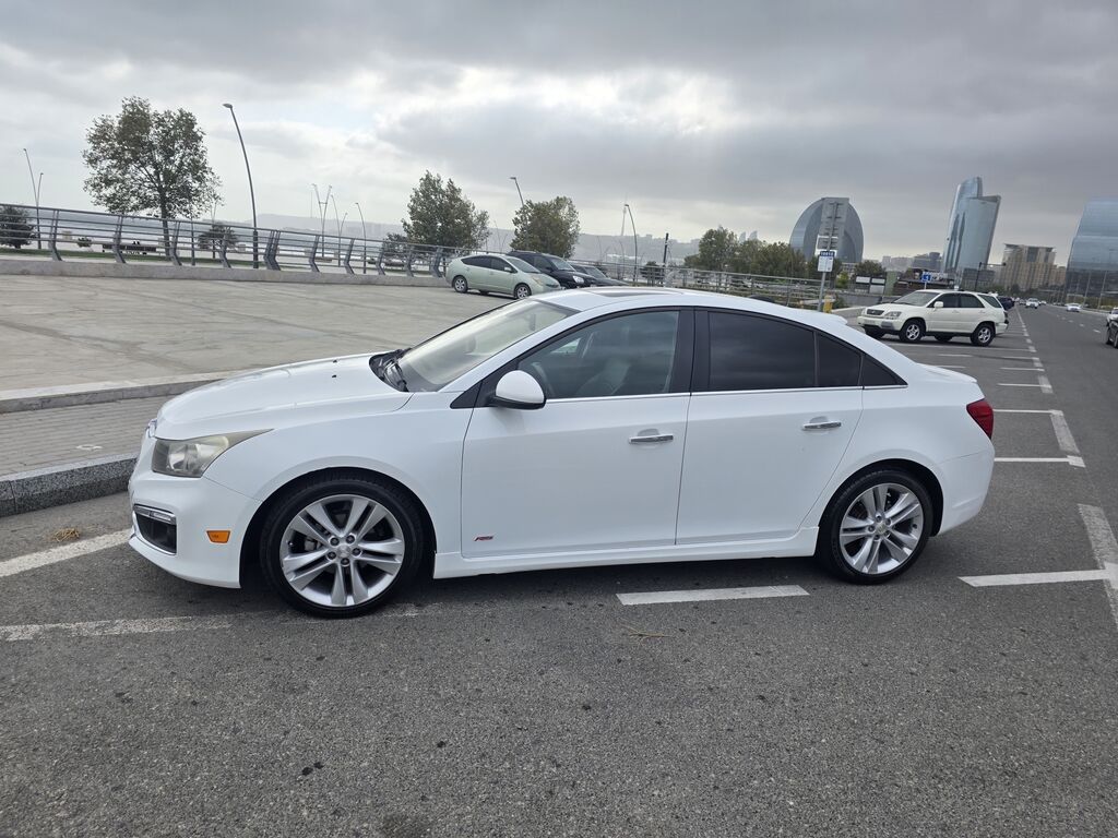 Chevrolet Cruze: 1.4 l 2014 il 195000 km Sedan 77-XU-042 — Avtomobillər, Bakı (3)