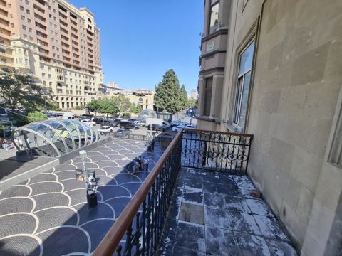 Satılır 4 otaqlı köhnə tikili 105 m² — 609 900 ₼ · Bakı · Mənzil Satılır 4 otaqlı köhnə tikili 105 m² — Bakı