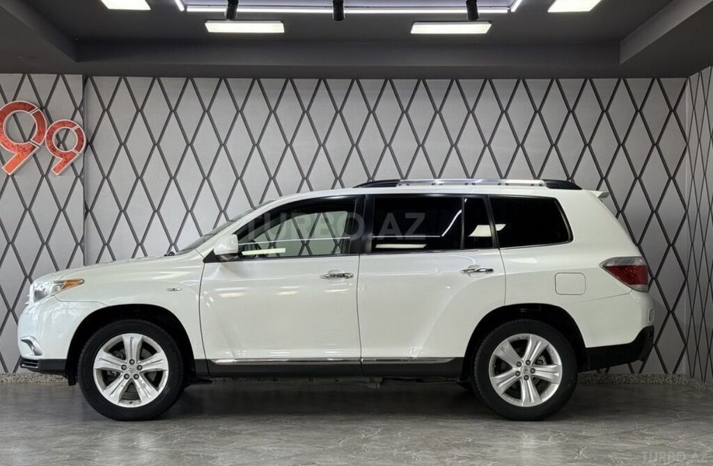 Toyota Highlander – ağ rəngli, 7 yerlik geniş krossover/SUV. Əsas — Avtomobillər, Bakı (4)