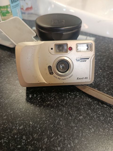 Wizen Excel-88 plyonka fotoaparatı - Növlə: 35 mm kompakt plyonka — 20 ₼ · Bakı · Fotoaparat Wizen Excel-88 plyonka fotoaparatı - Növlə: 35 mm kompakt plyonka — Bakı
