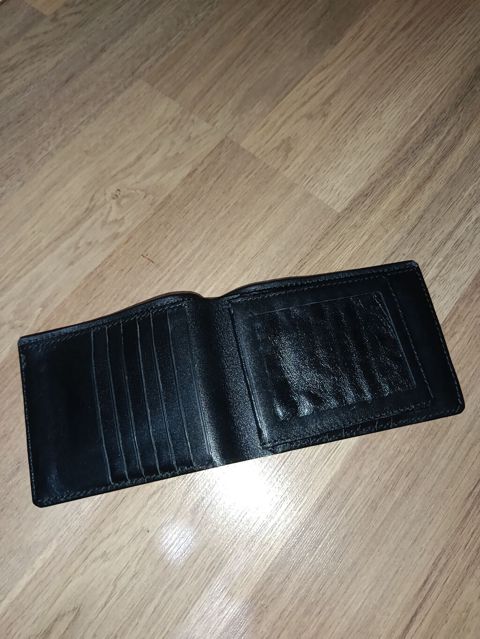 Kişi pulqabısı – klassik qara rəng - Material: cilalı səthli — Bakı