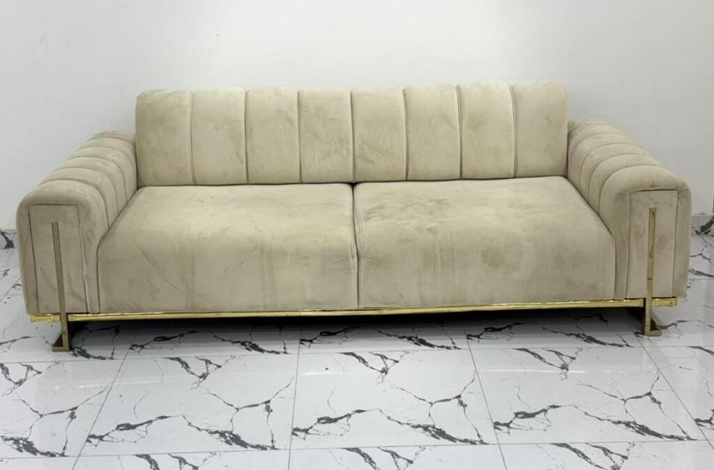 Divan 200₼.kürək hissəsi açılır,bazası yoxdur. Ünvan Savalan Catirilma — Divanlər, Bakı