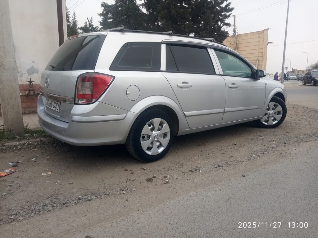 Opel Astra Caravan (universaı), gümüşü rəng. Xüsusiyyətlər: - Kuzov 10-HY-420 — Avtomobillər, Salyan (3)