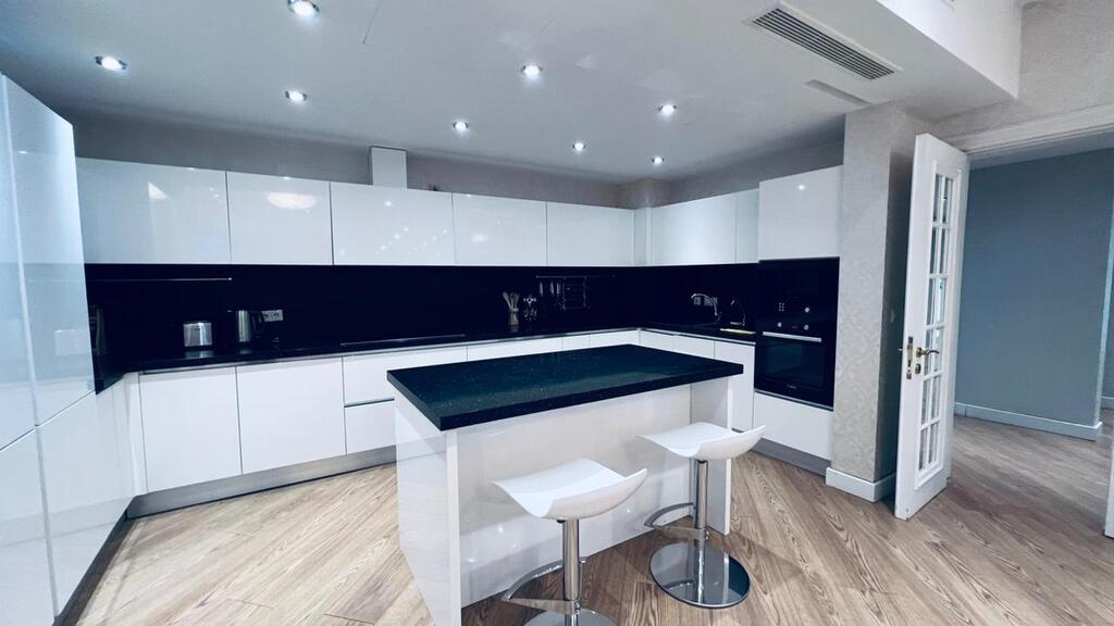 İcarəyə verilir 3 otaqlı yeni tikili 185 m² — Mənzil, Bakı (2)