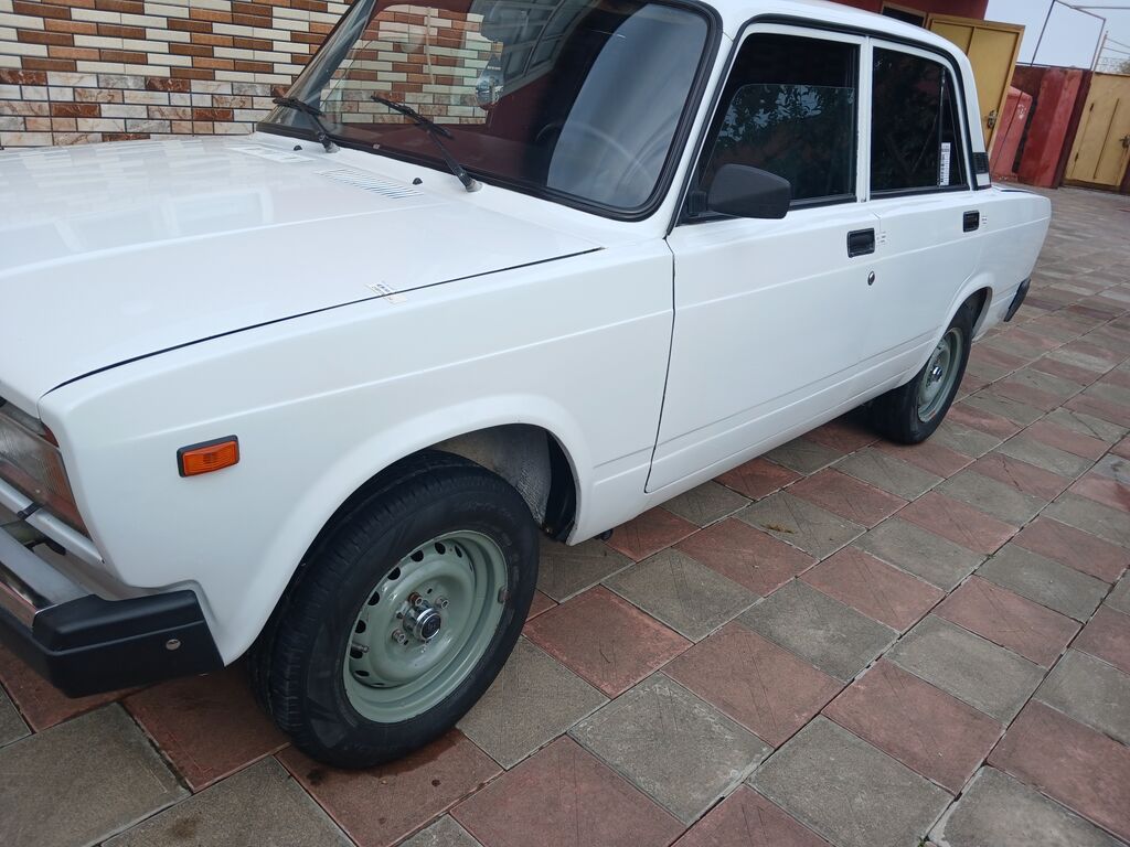 VAZ 2107, ağ rəng, sedan kuzov. Klassik arxa ötürücülü platforma və — Avtomobillər, Masallı (6)