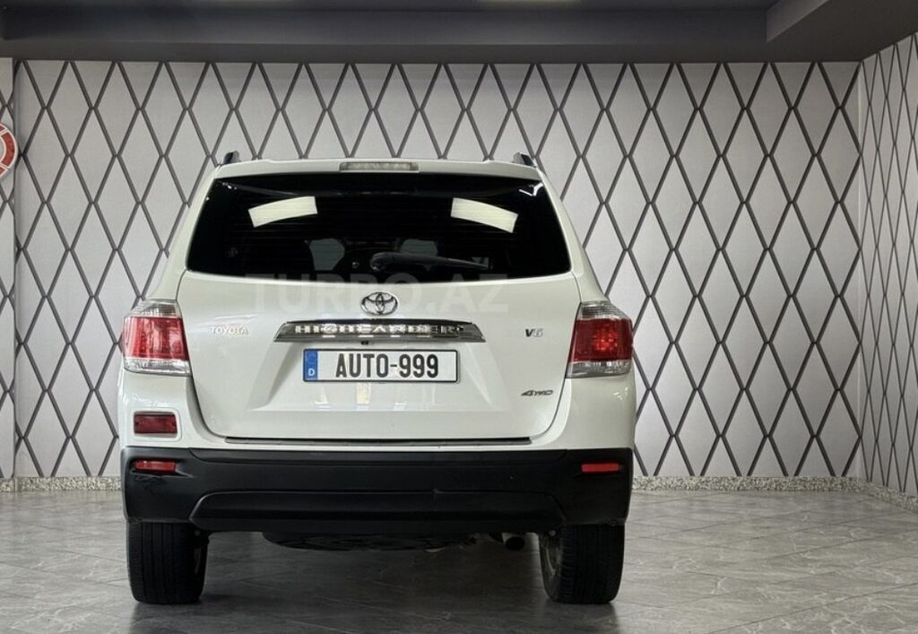 Toyota Highlander – ağ rəngli, 7 yerlik geniş krossover/SUV. Əsas — Avtomobillər, Bakı (5)