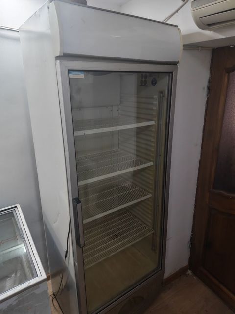 Su vitrin soyuducu 500 Azn. Olchu 80 sm. Hundurluk 2metr. Unvan — Bakı