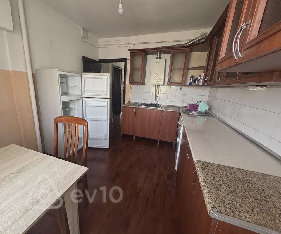 For rent: 2-room apartment (old building), 60 m² — Mənzil, Bakı (2)