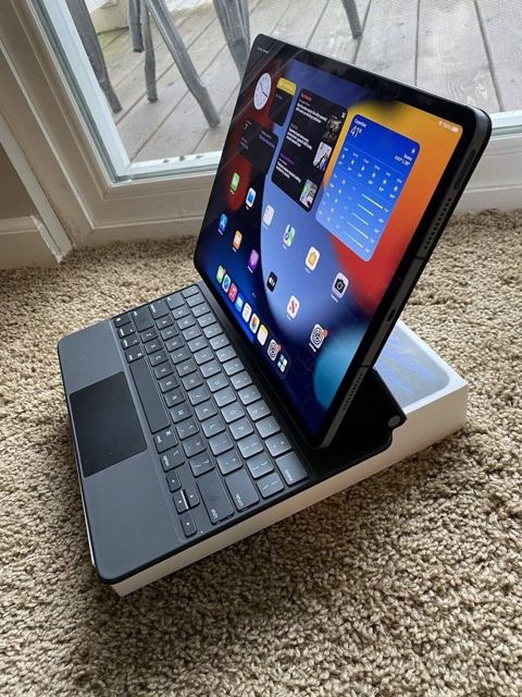 Magic Keyboard 11'inch M3 — Bakı