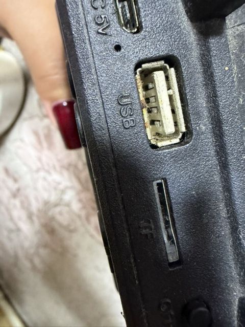 Yeni Kolonka, Növ - Portativ, rəng - Qara — 15 ₼ · Sumqayıt · Dinamiklər və akustik sistemlər Yeni Kolonka, Növ - Portativ, rəng - Qara — Sumqayıt