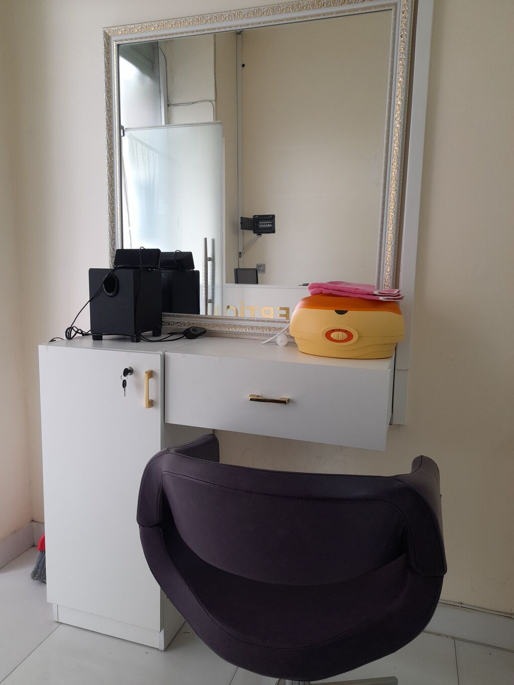 Gözəllik salonu üçün mebel dəsti - Vizaj/kosmetologiya üçün hündür — Salon mebeli, Masazır (5)