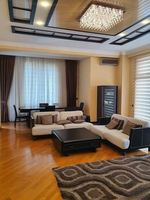 İcarəyə verilir 4 otaqlı yeni tikili 200 m² — Bakı
