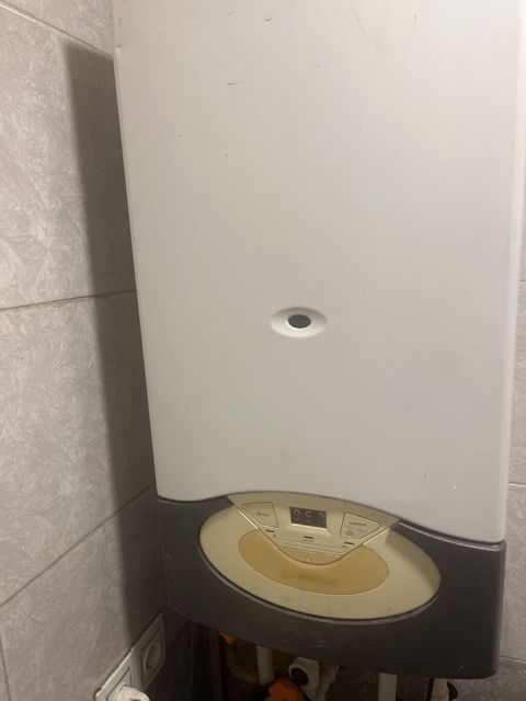 Ariston konbi 26 satilir — 300 ₼ · Bakı · Su qızdırıcılar Ariston konbi 26 satilir — Bakı
