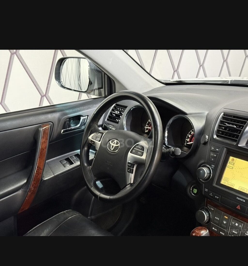 Toyota Highlander – ağ rəngli, 7 yerlik geniş krossover/SUV. Əsas — Avtomobillər, Bakı (9)