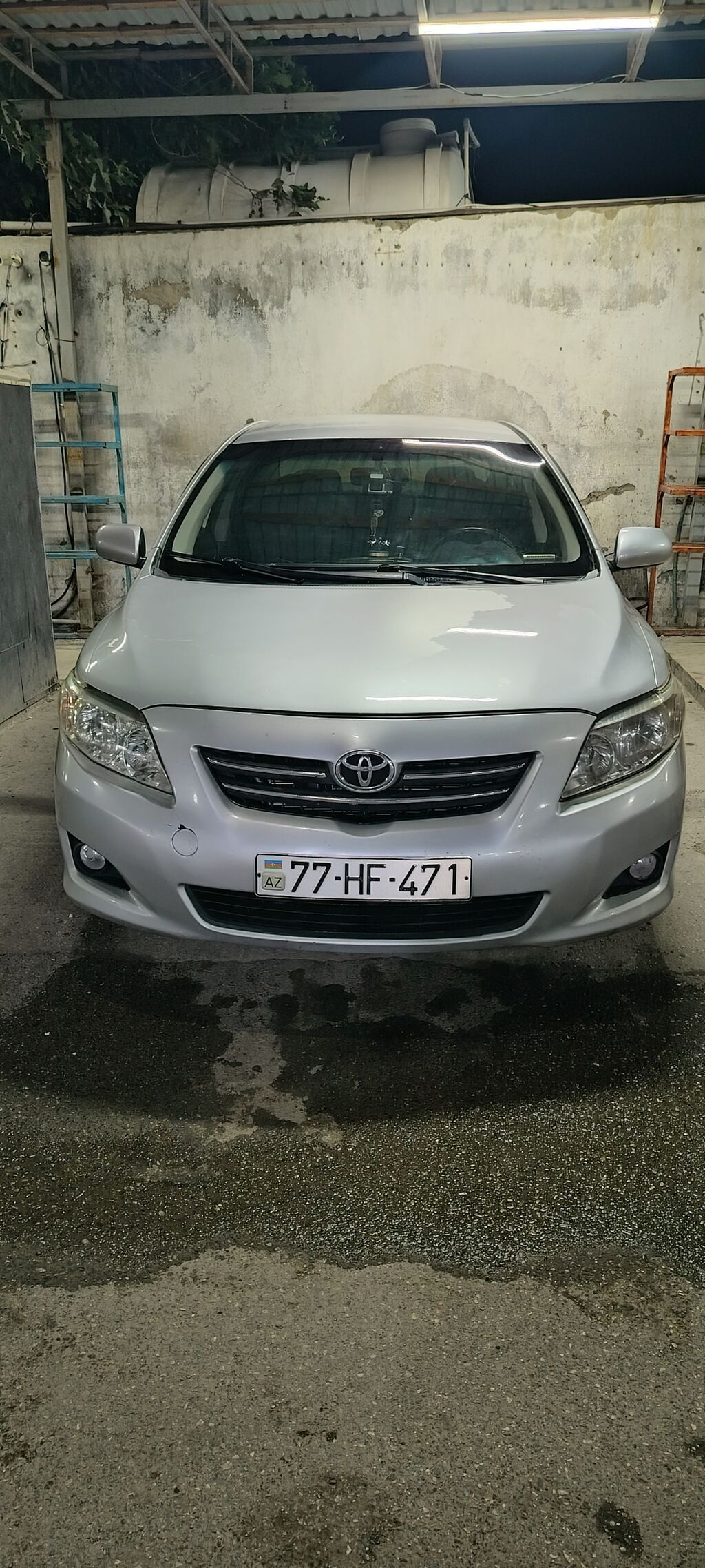 Toyota Corolla sedan - Kuzov: gümüşü rəng, 4 qapı - Nömrə: 77-HF-471 — Avtomobillər, Saray