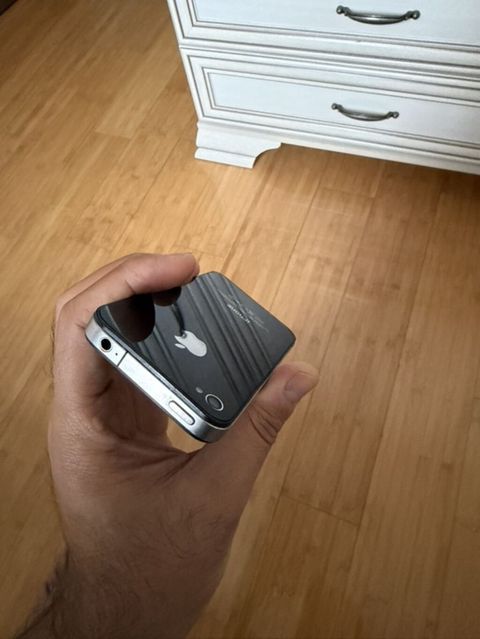 IPhone 4, Qara — Sumqayıt