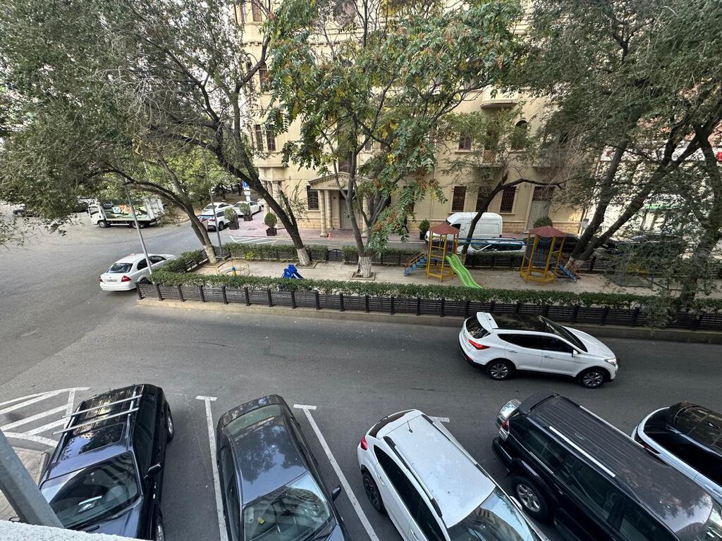 Satılır 4 otaqlı ofis 178 m² — Ofis, Bakı (12)