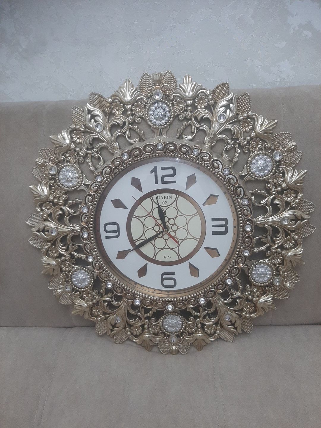 Divar saatı — Dekor və interyeri, Bakı