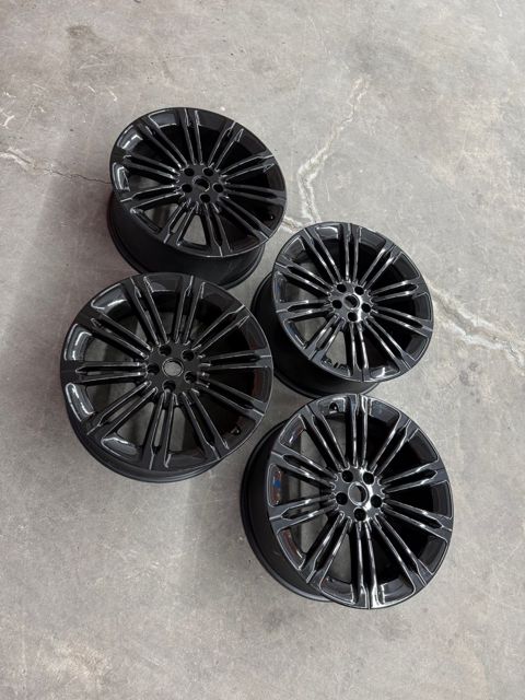 Range Rover Vogue 2024 diskləri R23 — 1 700 ₼ · Bakı · Ehtiyat hissələri və aksesuarlar Range Rover Vogue 2024 diskləri R23 — Bakı