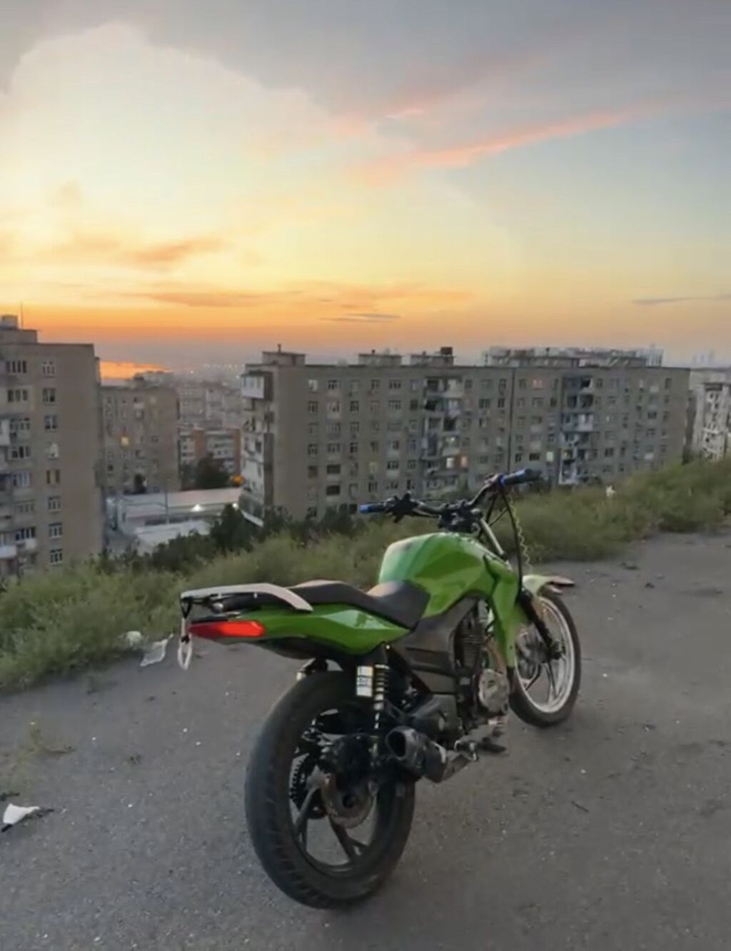 Yaşıl rəngli yol motosikleti - Təkər ölçüsü: arxa geniş sport təkər — Motosikletlər, Bakı (2)