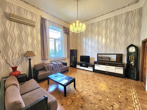 İcarəyə verilir 2 otaqlı köhnə tikili 75 m² — Bakı