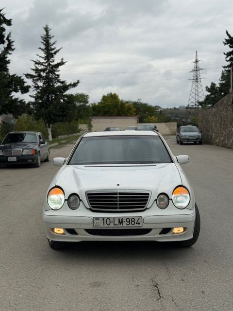Mercedes E 220, 2.2 L, 1995 il, 500 000 km — Quba