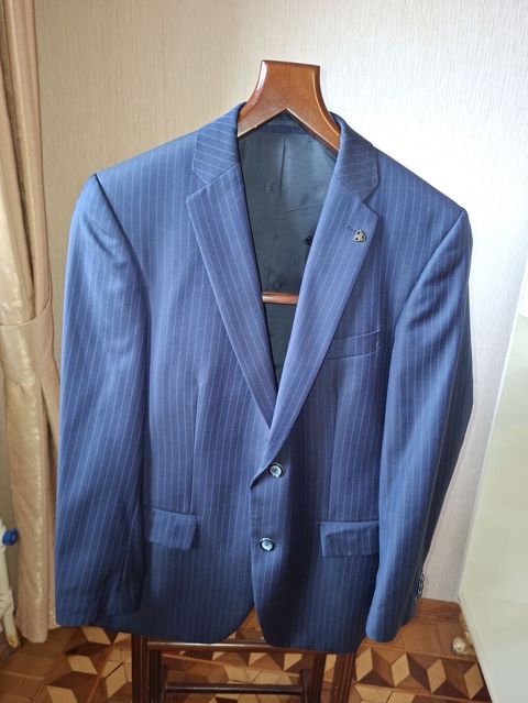Kişi kostyum – tünd mavi rəng, incə şaquli zolaqlı (pinstripe) dizayn — 200 ₼ · Bakı · Caketi Kişi kostyum – tünd mavi rəng, incə şaquli zolaqlı (pinstripe) dizayn — Bakı