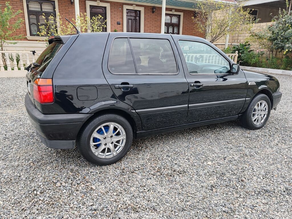 Volkswagen Golf: 1.8 l 1997 il Hetçbek 77-NP-651 — Avtomobillər, Bakı (4)