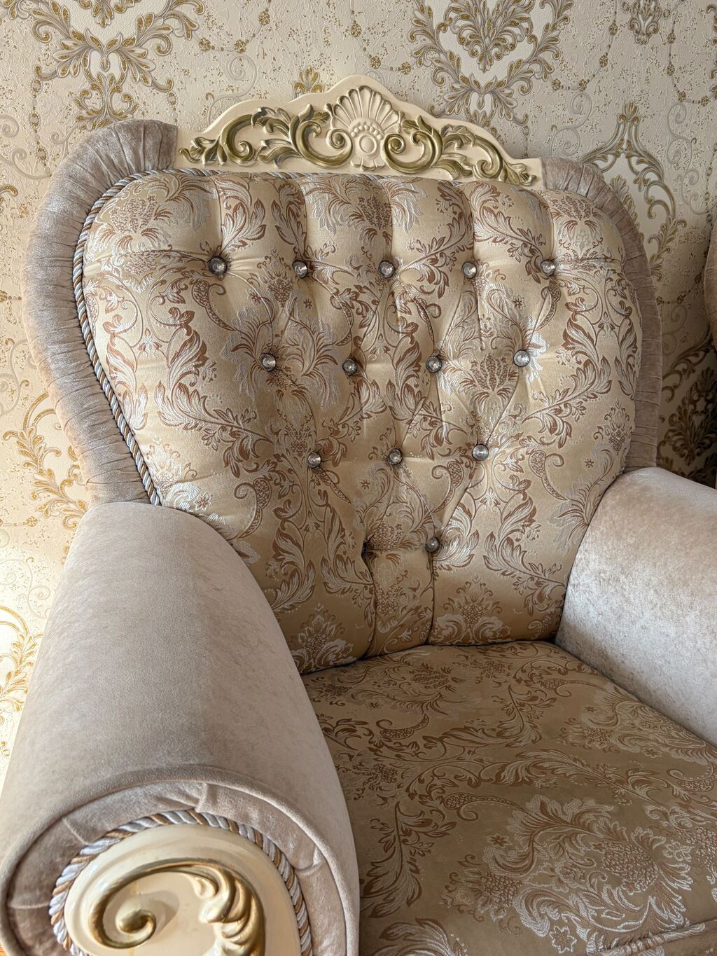 Klassik üslubda salon dəsti – krem/qızılı tonlarda divan və kreslo — Yumşaq mobilya dəstləri, Digah (3)