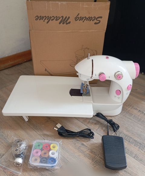 Mini tikiş maşını – kompakt və çoxfunksiyalı model Xüsusiyyətlər — 45 ₼ · Bakı · Tikiş və işəmə maşınları Mini tikiş maşını – kompakt və çoxfunksiyalı model Xüsusiyyətlər — Bakı