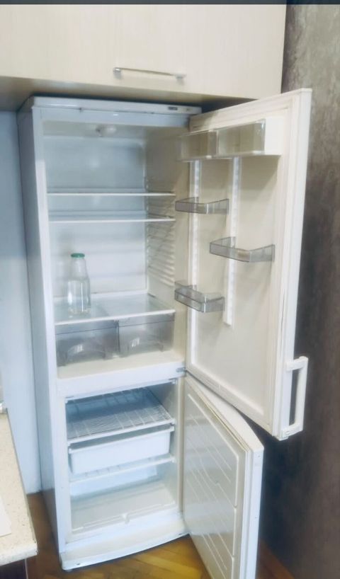 Atlant hündürü 1.85/60 Sm boyukdur ustada olmayib soyutmaqi eladir Ev — Bakı